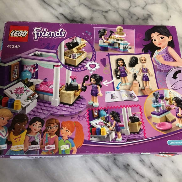 LEGO Friends Emma's Deluxe Bedroom Set - Purple and Tan - Picture 3 of 8